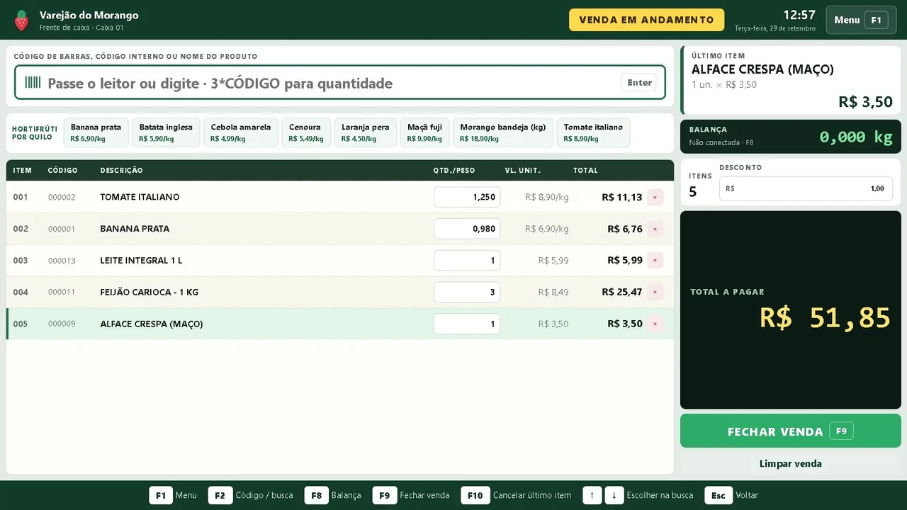 Frente de caixa de hortifrúti com lista de itens, balança e total a pagar
